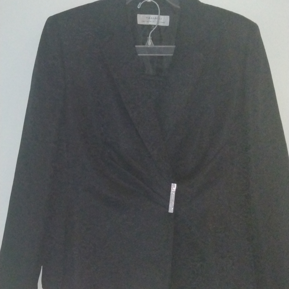 Skirt suit